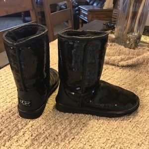 “ UGGS “ GOOD CONDITION!!